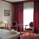 فندق Russott