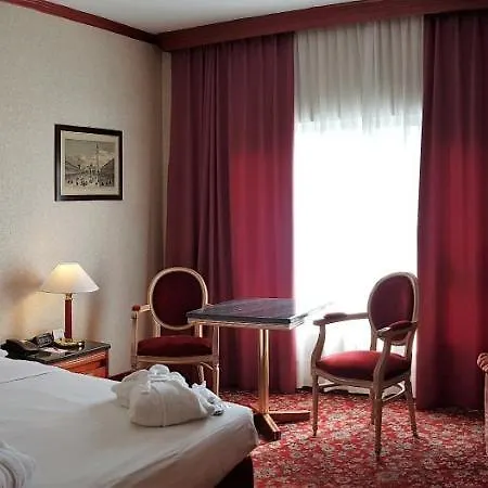 Hotel Russott