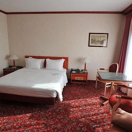 Russott 4* Mestre